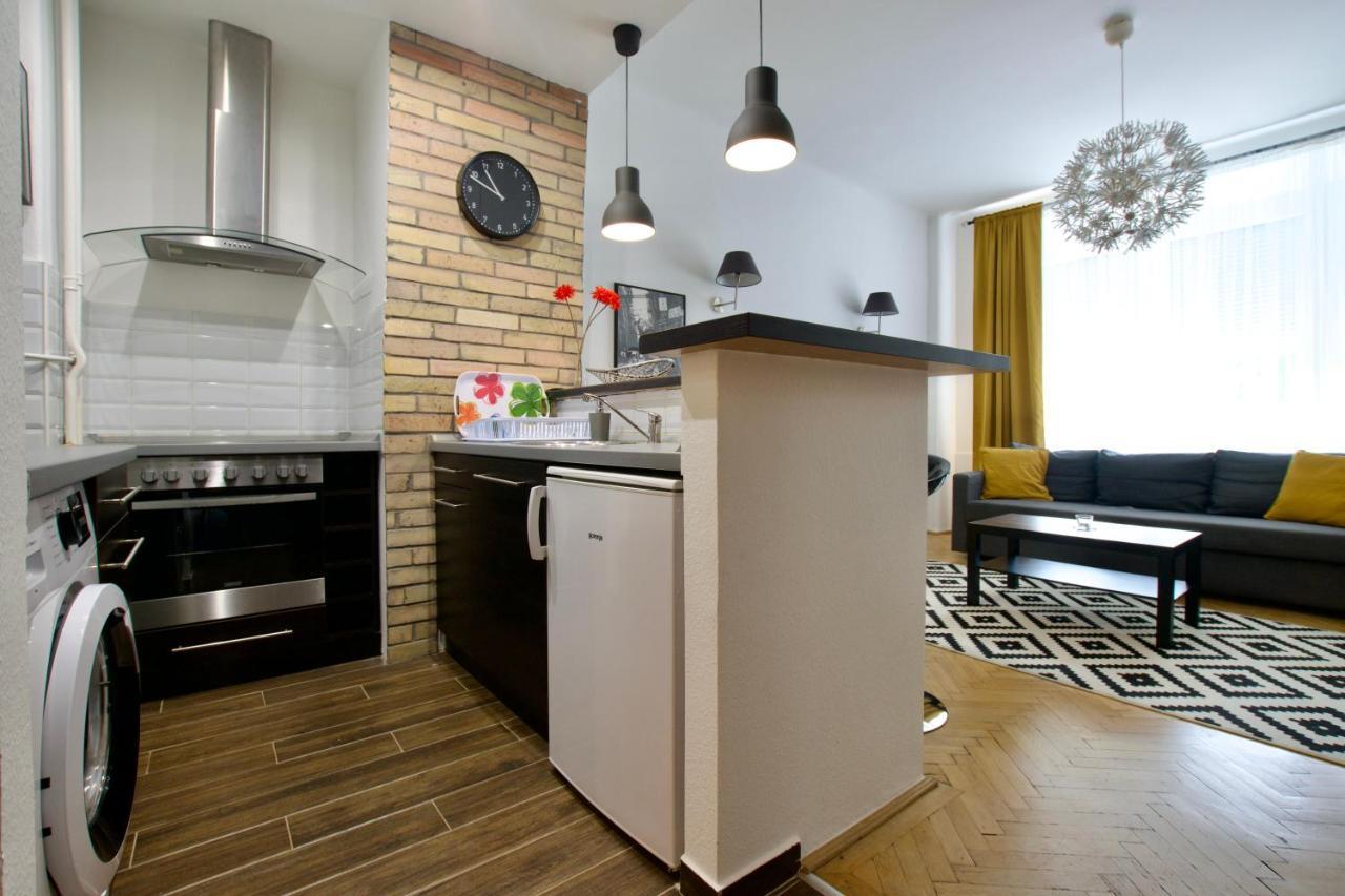 Standard Apartment By Hi5 - Center Of City Center Boedapest Buitenkant foto